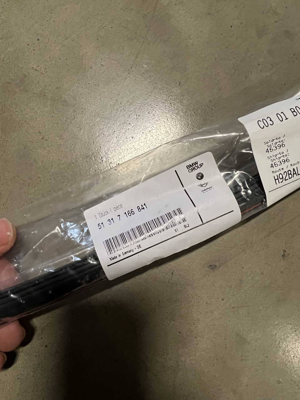 Оригинальный номер уплотнителя — BMW 5 series Touring (E61). Запчасти на фото: 51317166841