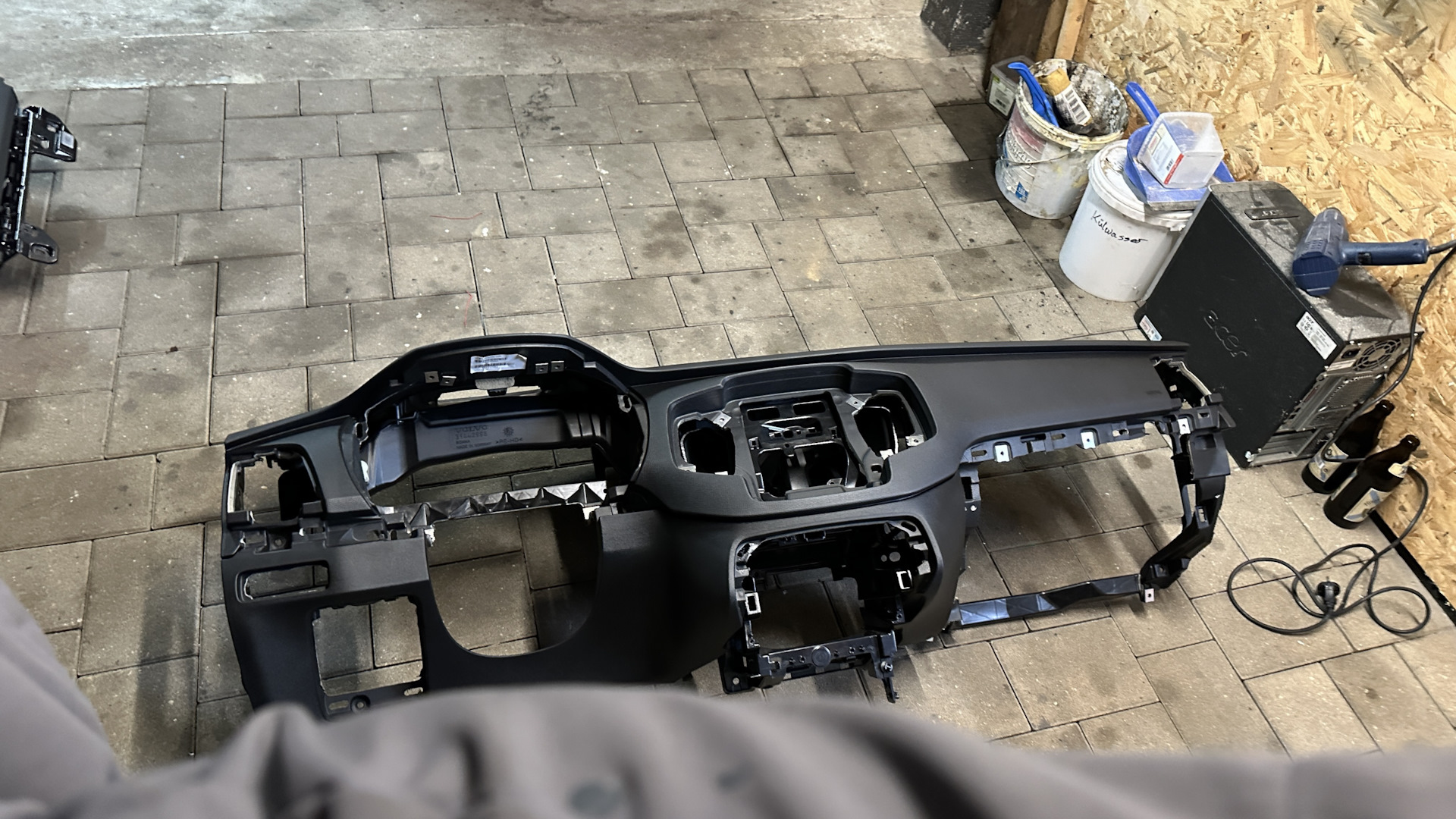 За два часа снял приборную панель, следующий рывок Печка. 👍😃😃😃 — Volvo ...
