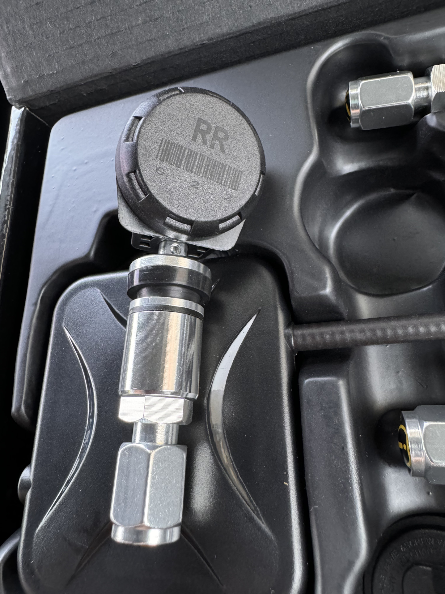 Установил датчики давления в шинах Teyes TPMS — Toyota Prius (30), 1,8 ...