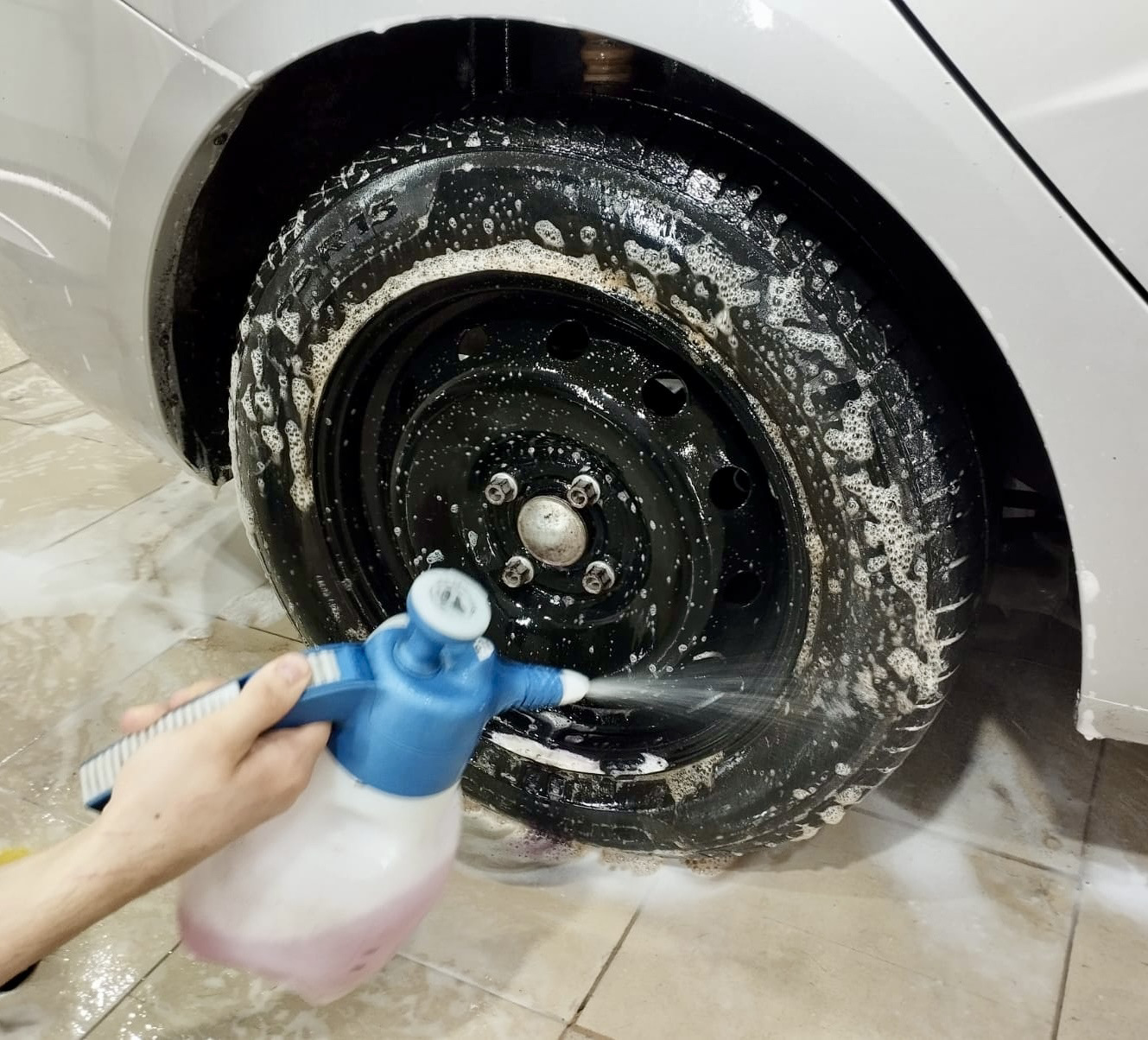 Чистая тряпка для автомобиля