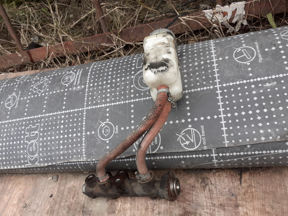 Не прокачиваются задние тормоза, удаление колдуна ваз. — Lada 21054, 1 ...