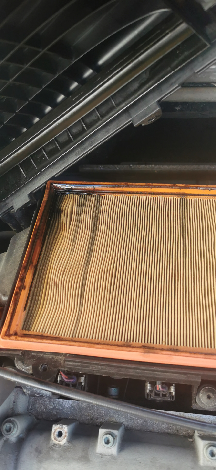 Масло в воздушном фильтре — Volkswagen Golf Mk4, 1,4 л, 1998 года ...