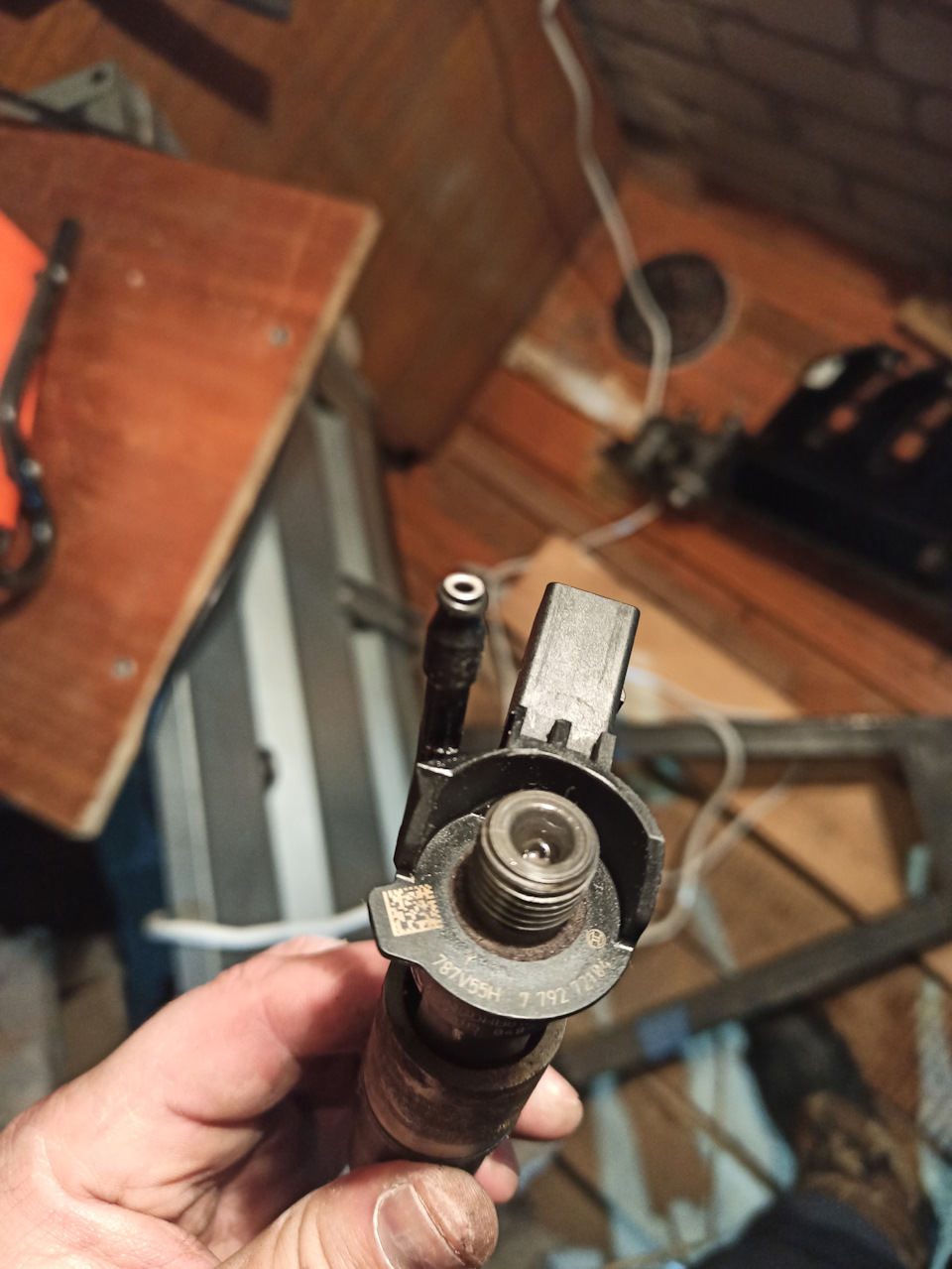 Течь форсунки по обратке. Замена масла в двигателе — BMW 7 series (E65 ...