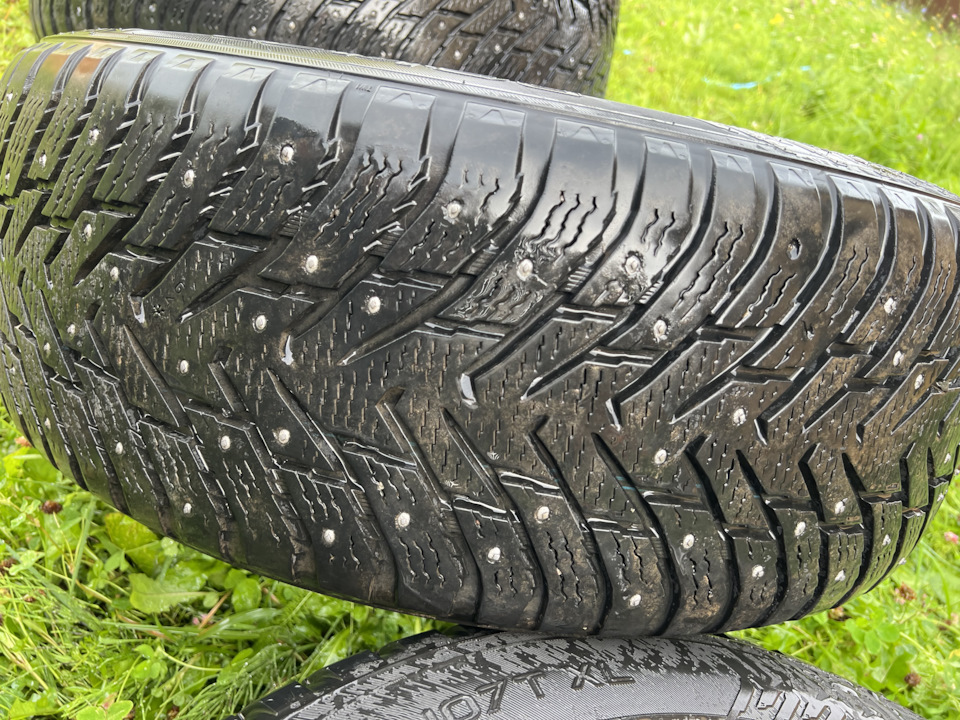 Шины зимние шипованные Nokian 235/60 R18, литые диски 8Jx18 ET38 5x112 ...