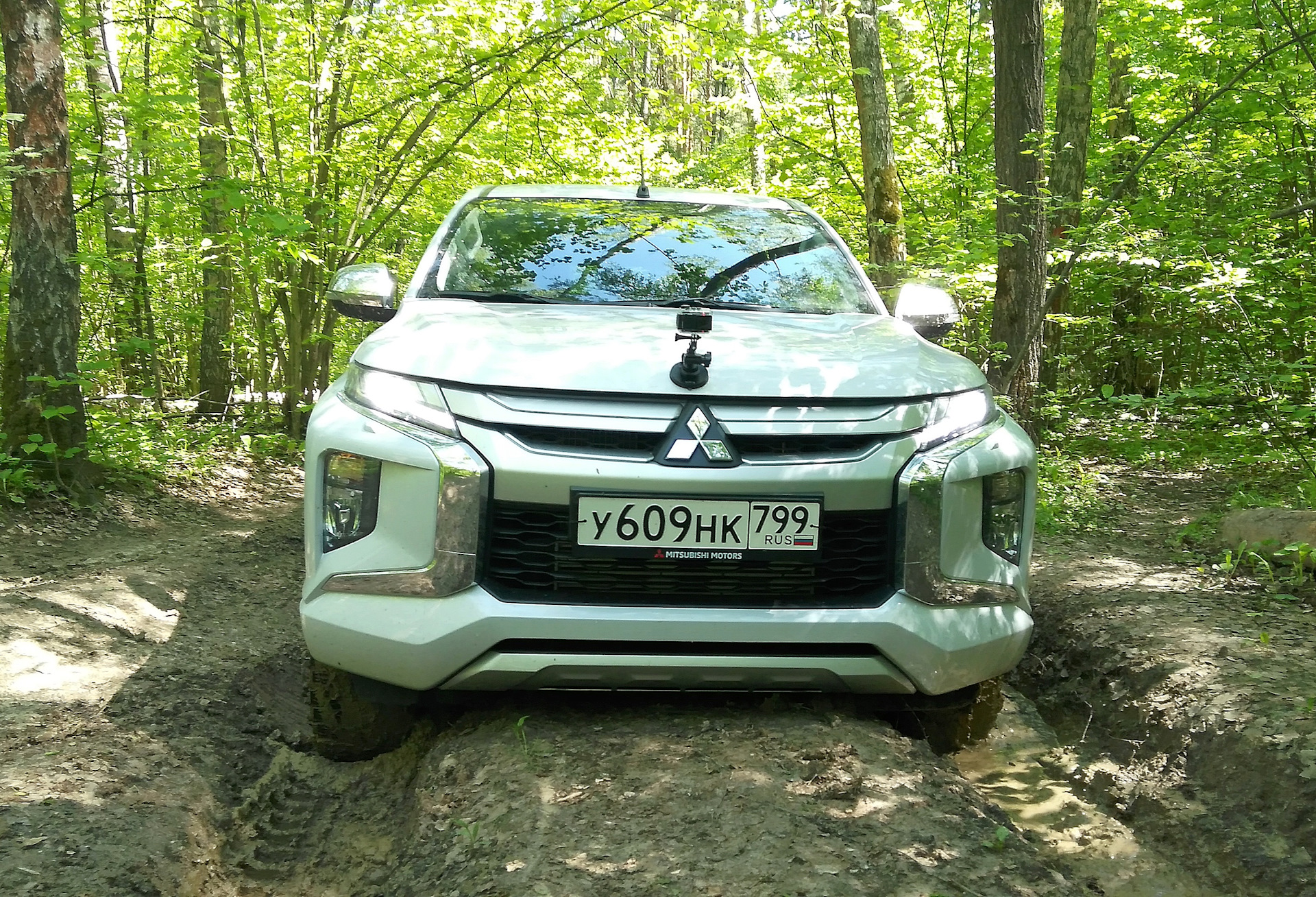 Mitsubishi l200 лес