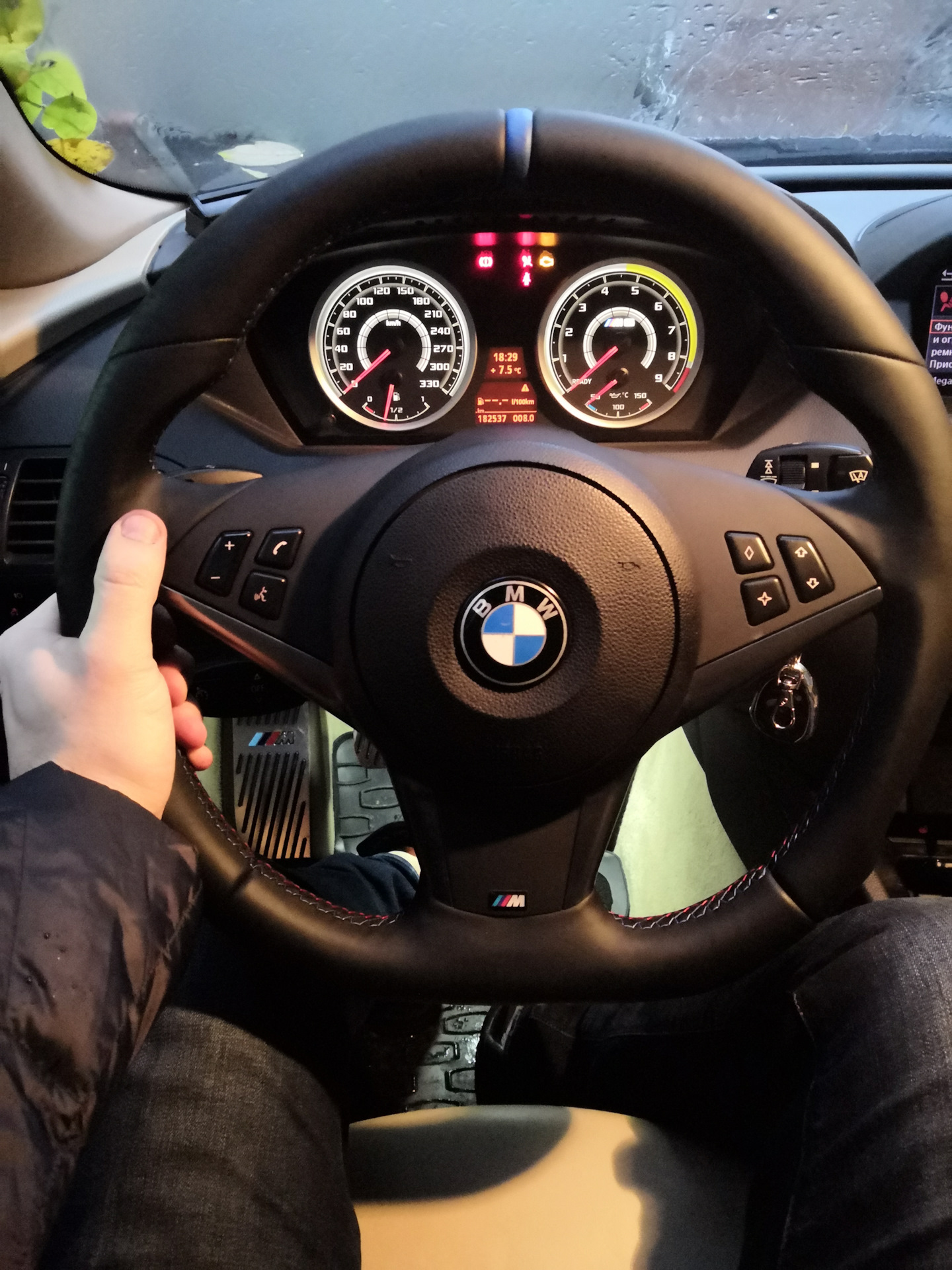 Фото руля машины. Чехол на руль с подогревом. Фото руля машины. Руль bmw e92. Фото руля машины.