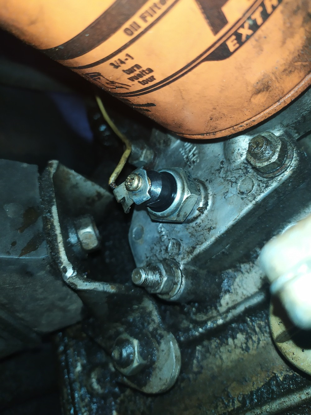 Датчик давления масла камаз 740 евро 4. Датчик давления масла лансер 9 2. Датчик давления масла zaz forza. Датчик давления масла ямз 650. Аварийный датчик давления масла уаз 409 двигатель.