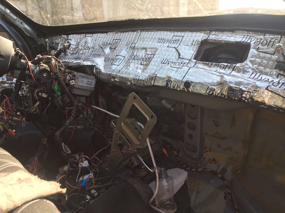 Панель Приора 2. Шумоизоляция моторного щита, демонтаж панели — Lada ...