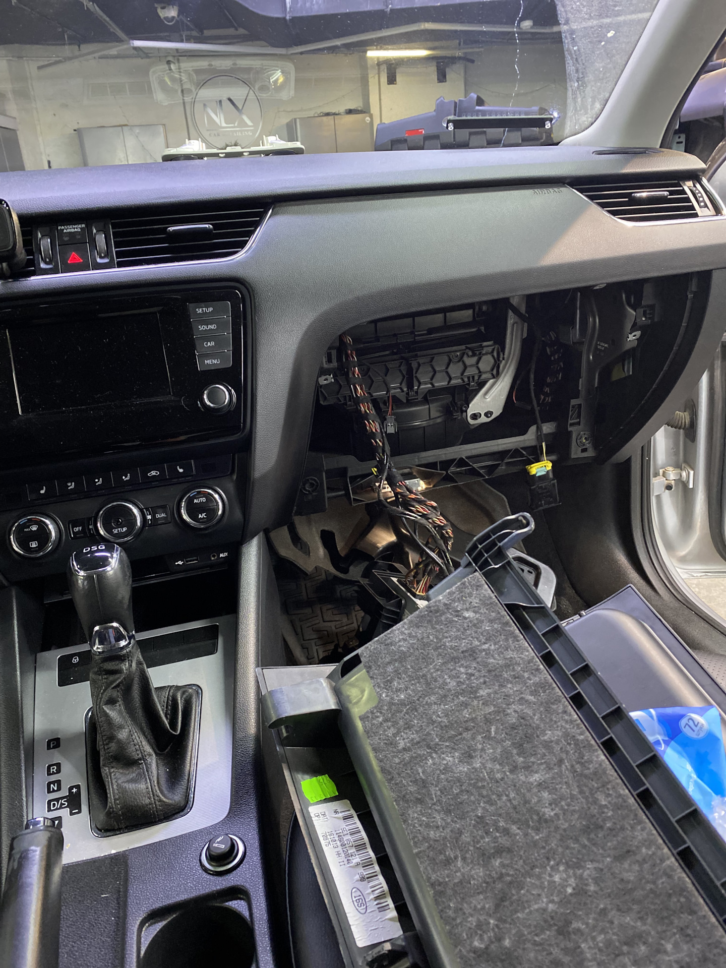 Климат не дует в ноги (привод 5Q0907511A не открывает заслонку) — Skoda ...