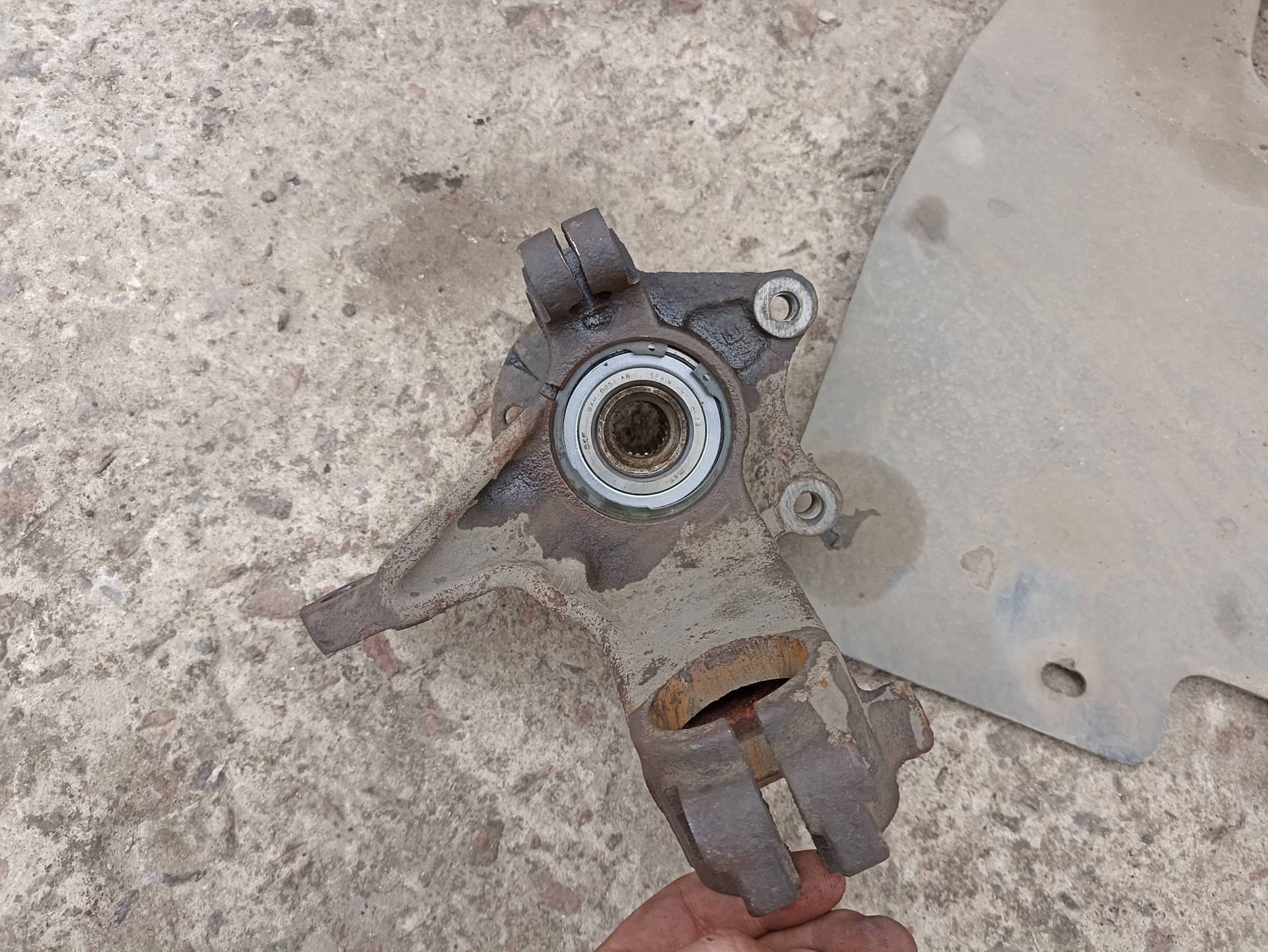 Замена переднего подшипника ступицы SKF — Peugeot 206, 1,4 л, 2007 года ...