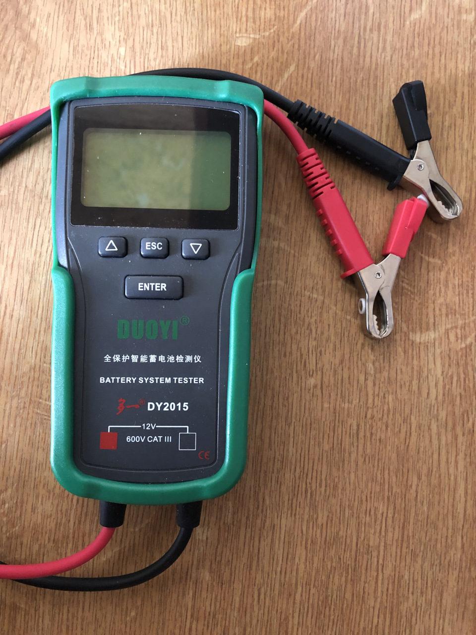 Тот же самый тестер, которым и замерял состояние старых акум… — Mitsubishi Pajero Sport (1G)