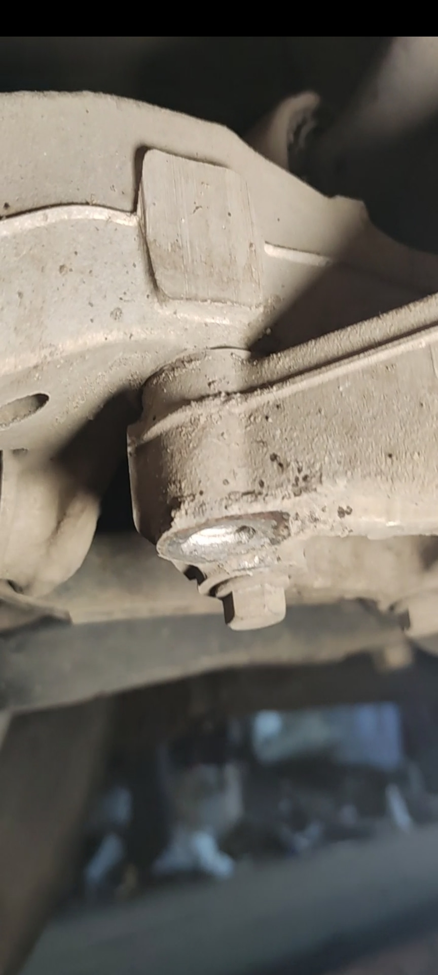 Обломанный болт подрамника. — Skoda Octavia A5 Mk2, 1,6 л, 2012 года ...