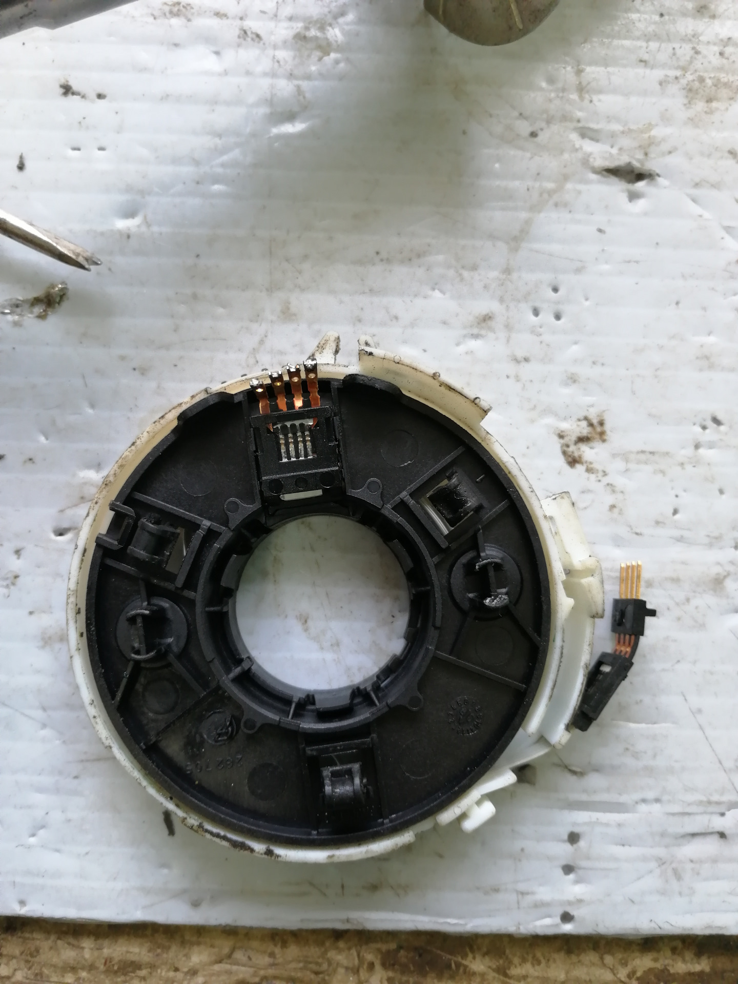 Ремонт рулевой рейки пайка шлейфа датчика угла поворота — Skoda Octavia ...