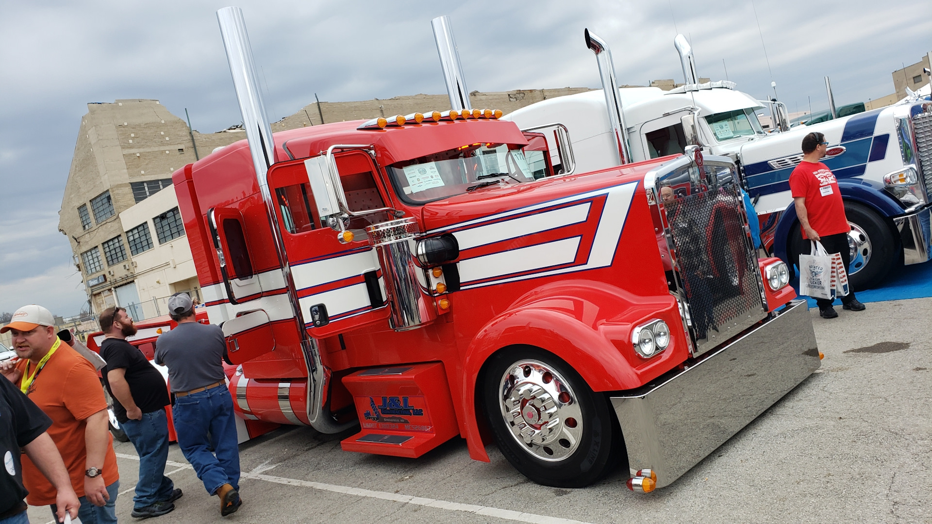 Кастен трак новое видео. Трак шоу США. МИД трак шоу в США 2020. Truck show 2019. Фредлайнер Кентукки.