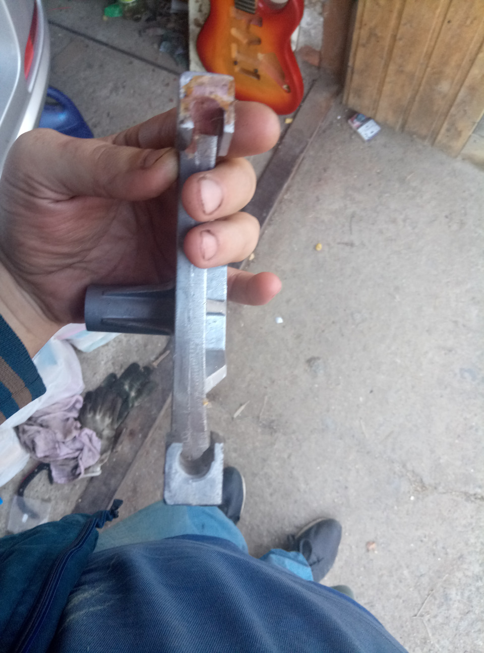 Подтяжка троса ручного тормоза — Lada Kalina Cross, 1,6 л, 2016 года ...