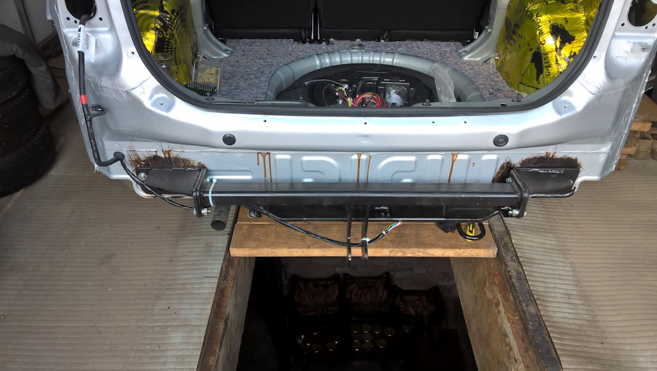 Прокинул проводку. Подключать буду несколько позже. — Lada Vesta (1G)