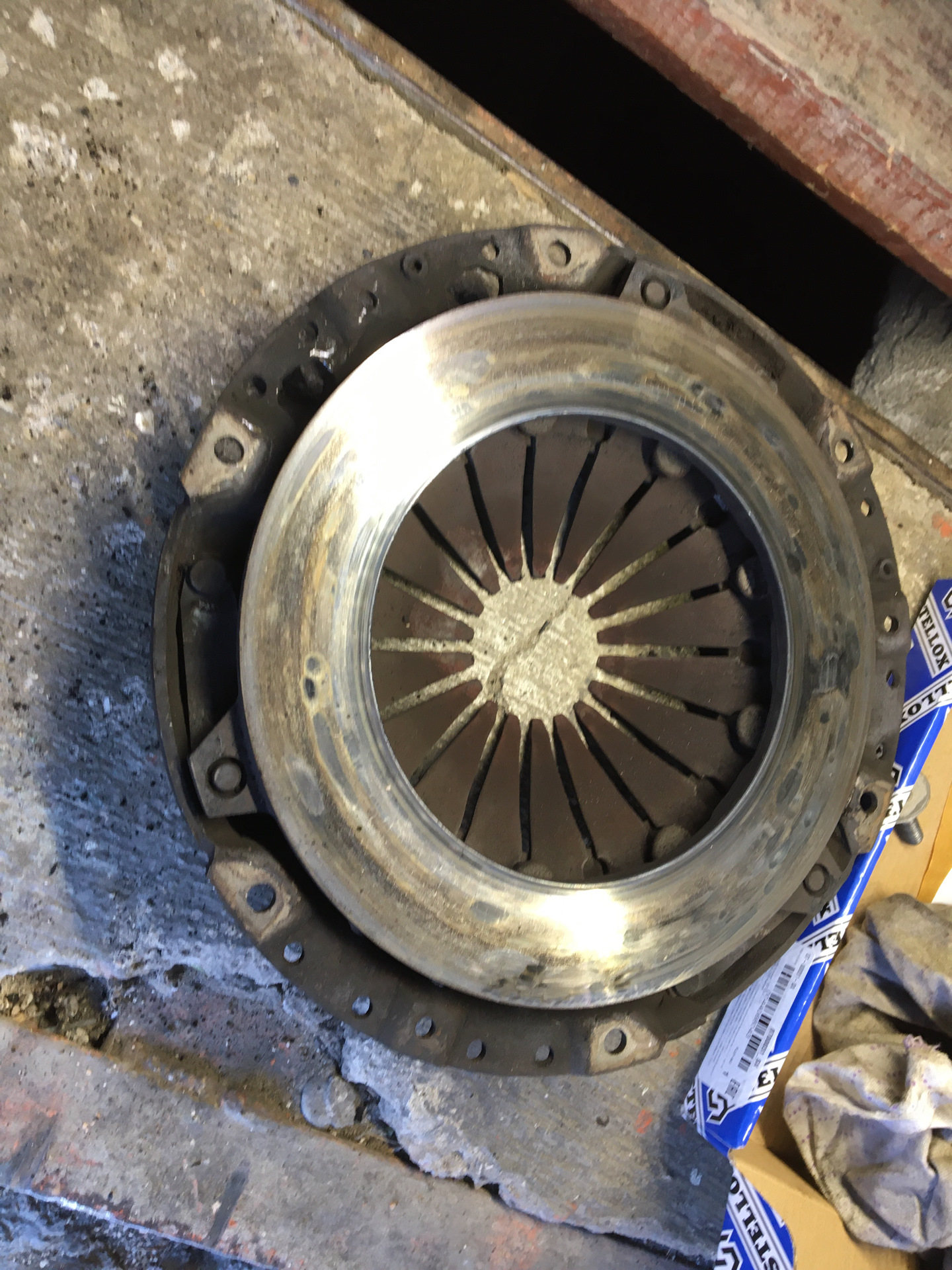 Поменял диск сцепления — Volkswagen Passat B3, 1,8 л, 1993 года ...