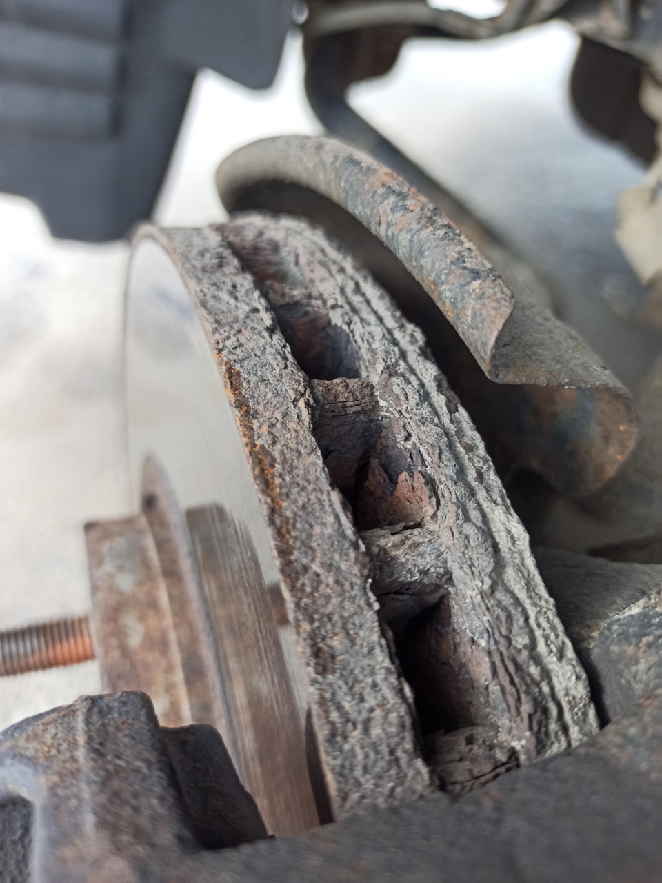 Замена передних дисков, колодок, и переборка суппортов — Lexus GS ...