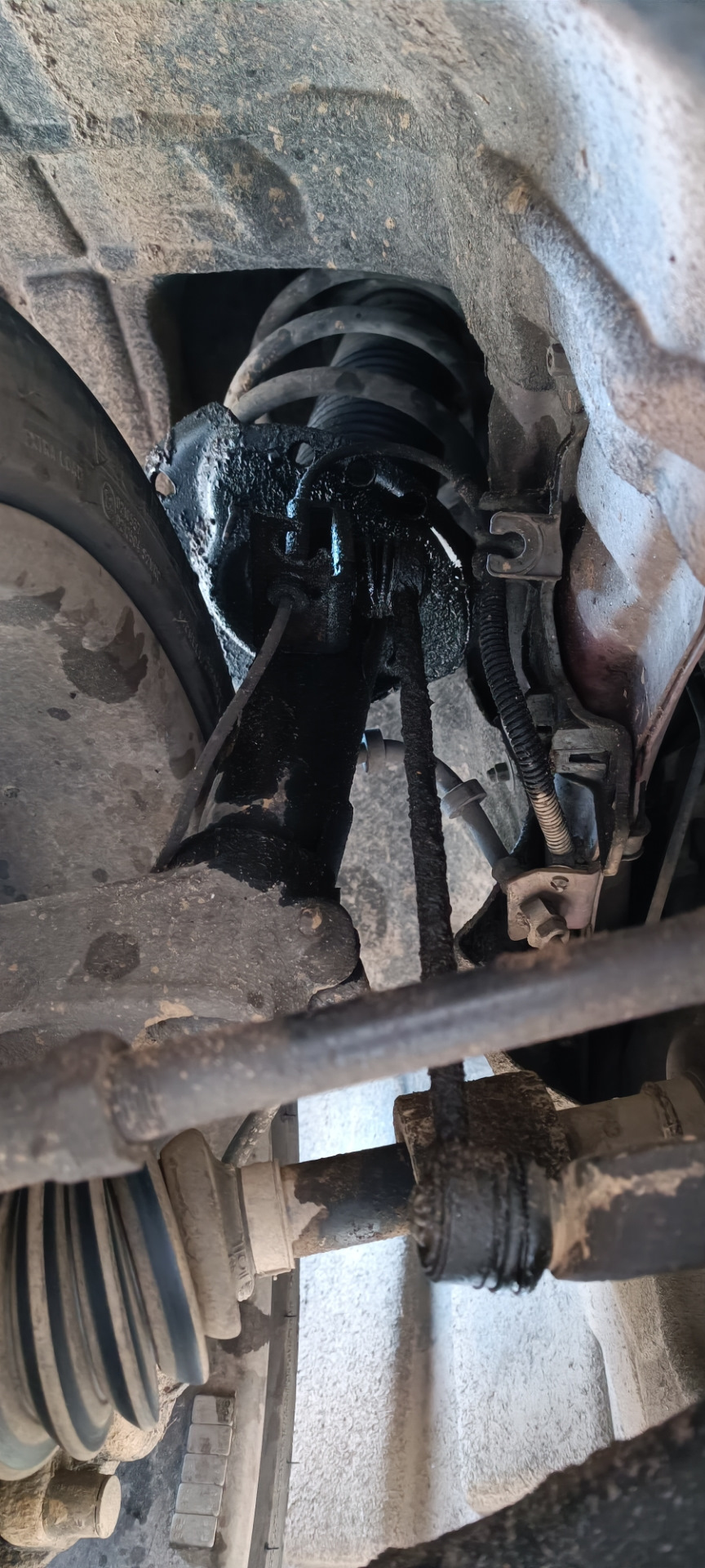 Потекла стойка — Volvo S60 (2G), 2 л, 2014 года | плановое ТО | DRIVE2