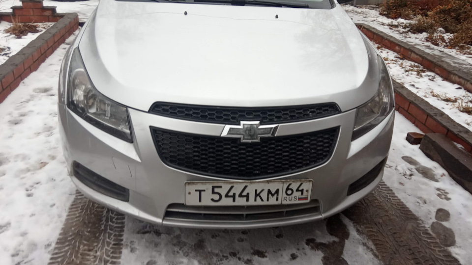 Chevrolet Круз и девушки