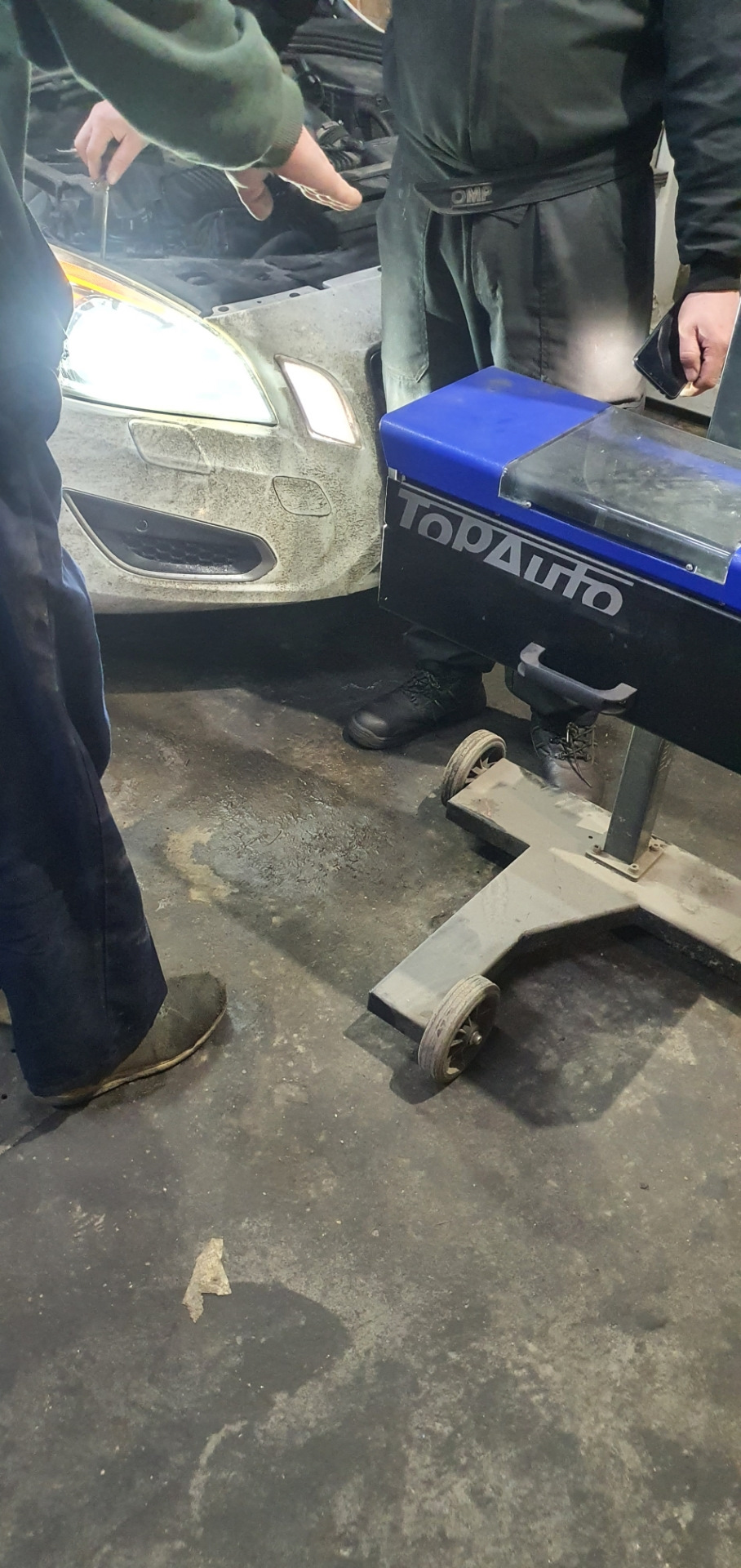 71. Регулировка фар — Volvo S60 (2G), 2 л, 2012 года | визит на сервис ...