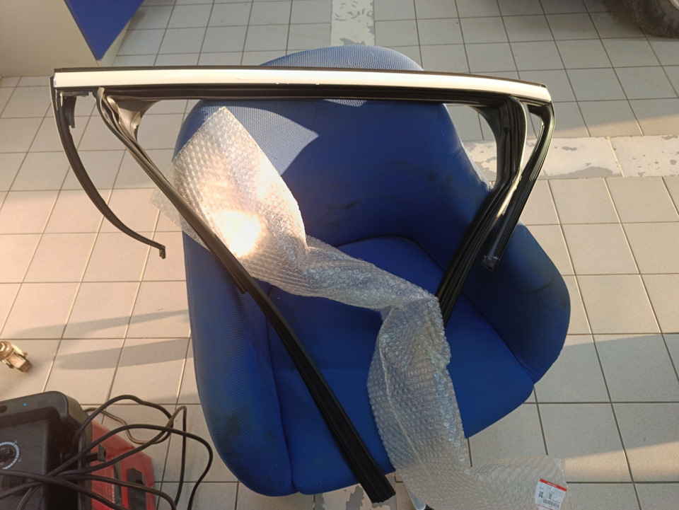 верхний молдинг с уплотнителем — Haval F7 (2G)