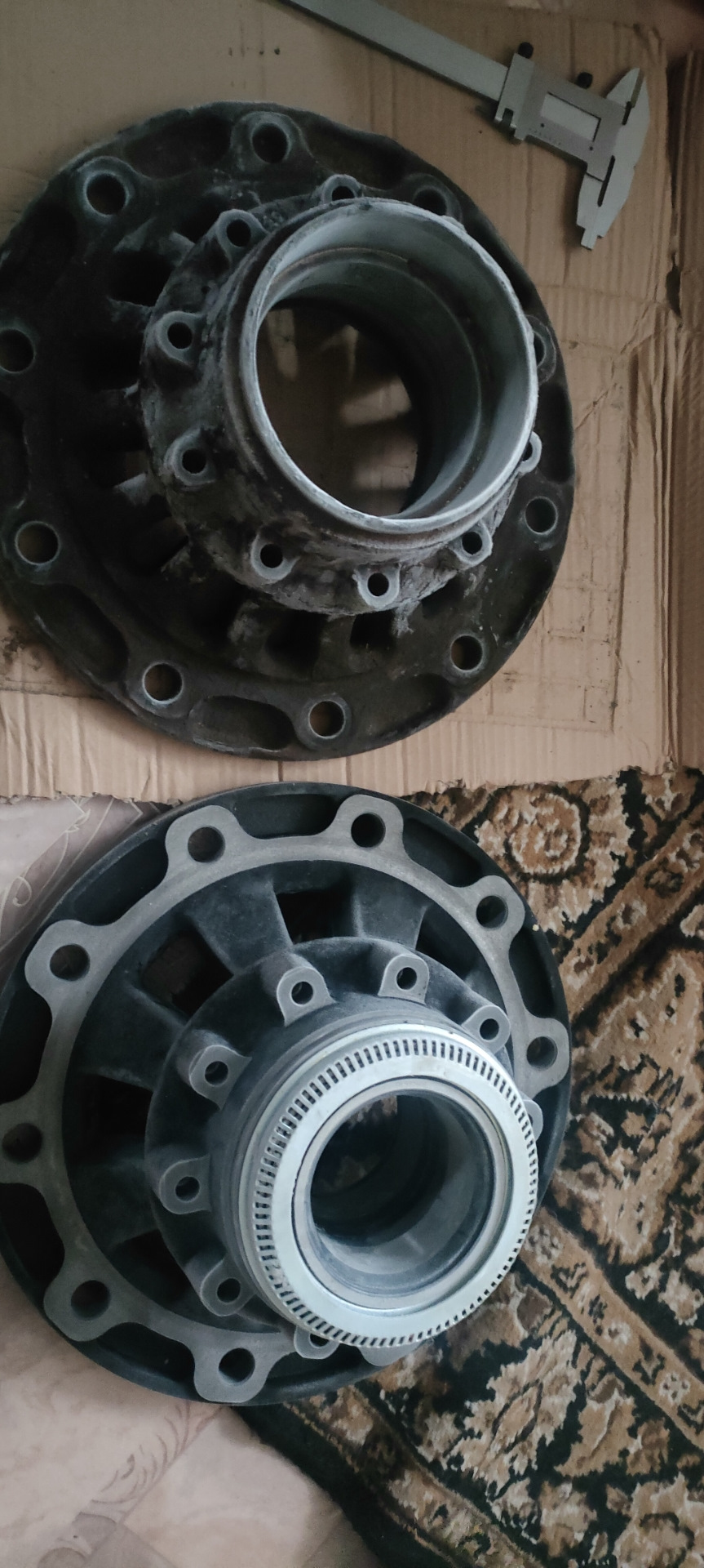 Замена задней правой ступицы по середине на полуприцепе — Volvo fh, 9,9 ...