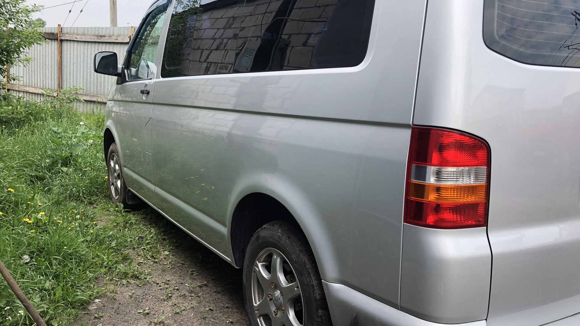 Volkswagen Caravelle t5 серебристый