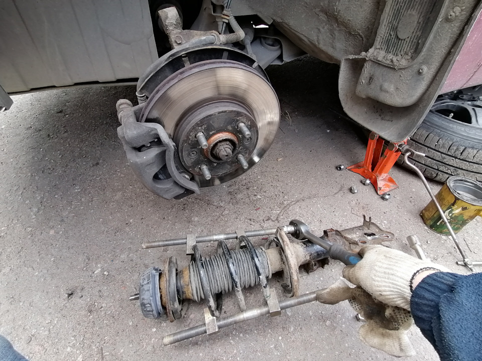 Замена верхних опор и подшипников передних стоек амортизаторов ...