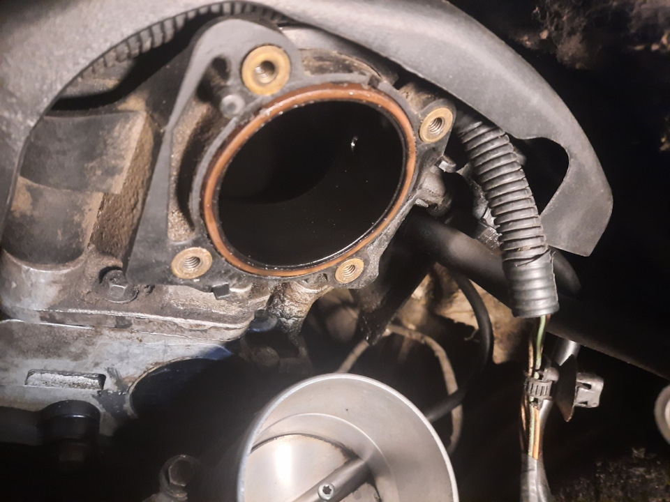 Замена прокладки дросселя — Renault Megane II, 1,6 л, 2007 года ...