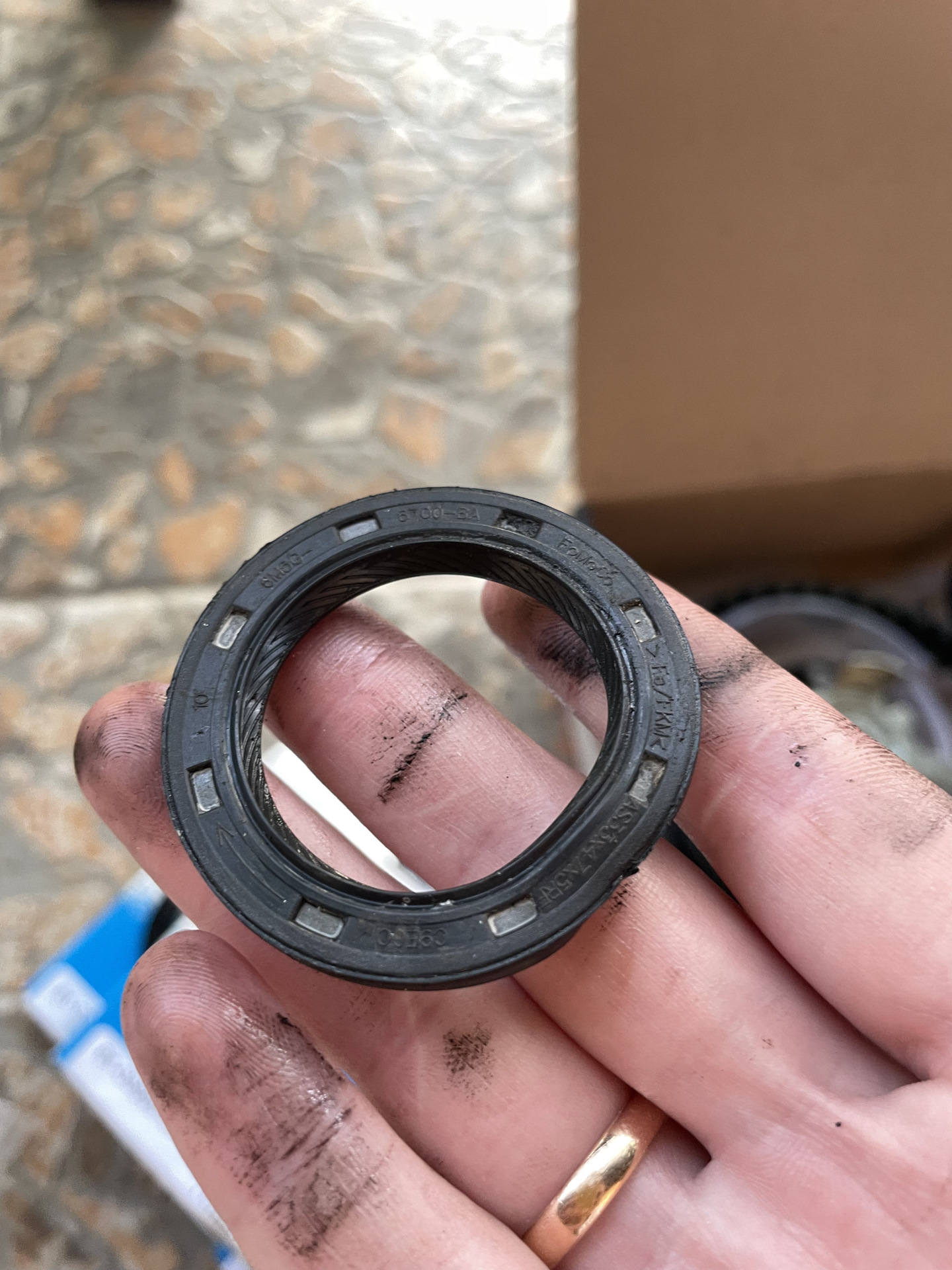 Замена сальников распредвала, коленвала и ремня ГРМ с роликом — Ford ...