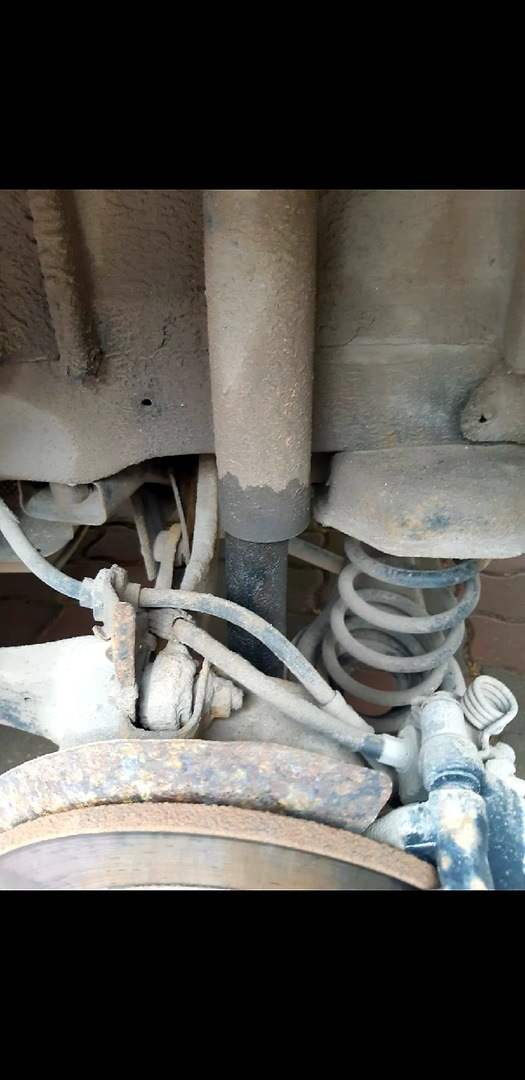 Замена амортизаторов — Ford Focus Sedan II, 1,6 л, 2006 года | своими ...