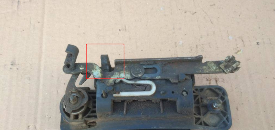 Сломался привод от ручки крышки багажника на замок. — Jeep Grand ...