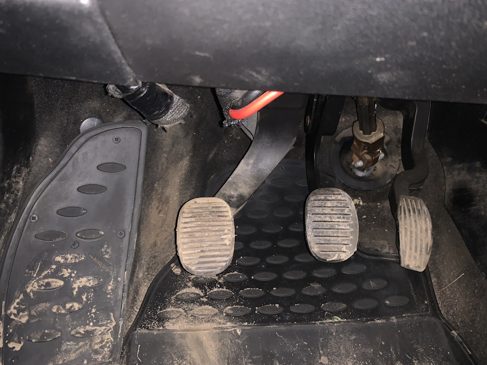 Запала педаль сцепления — FIAT Bravo II, 1,4 л, 2007 года | другое | DRIVE2