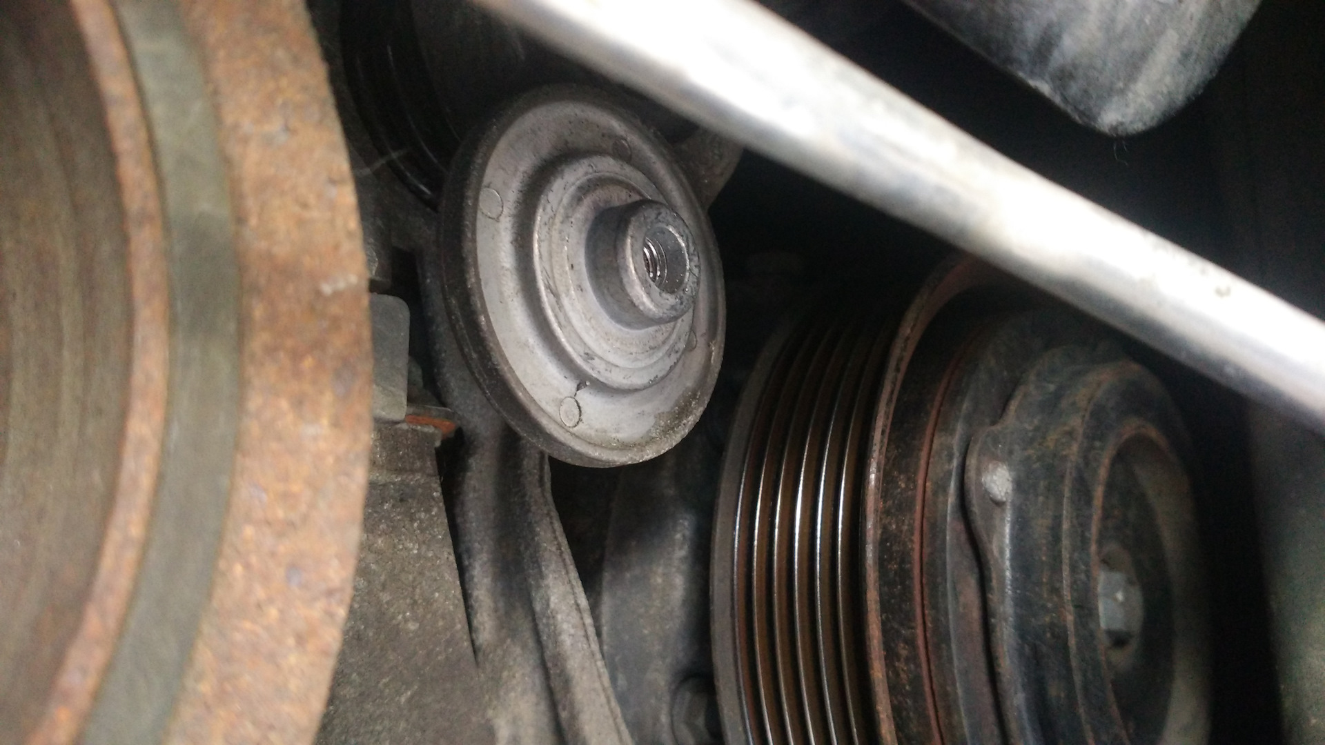 Замена ремня рено сценик 2. Замена ремня рено сценик 2. 6 16 клапанов. Ролик ремня генератора рено меган 2. Ремень грм рено меган 2 1.