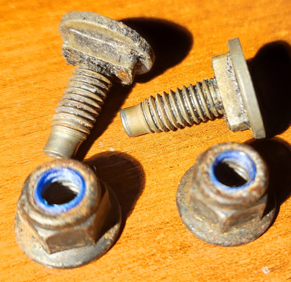 Оригинальные болты и гайки — Ford Focus Hatchback II