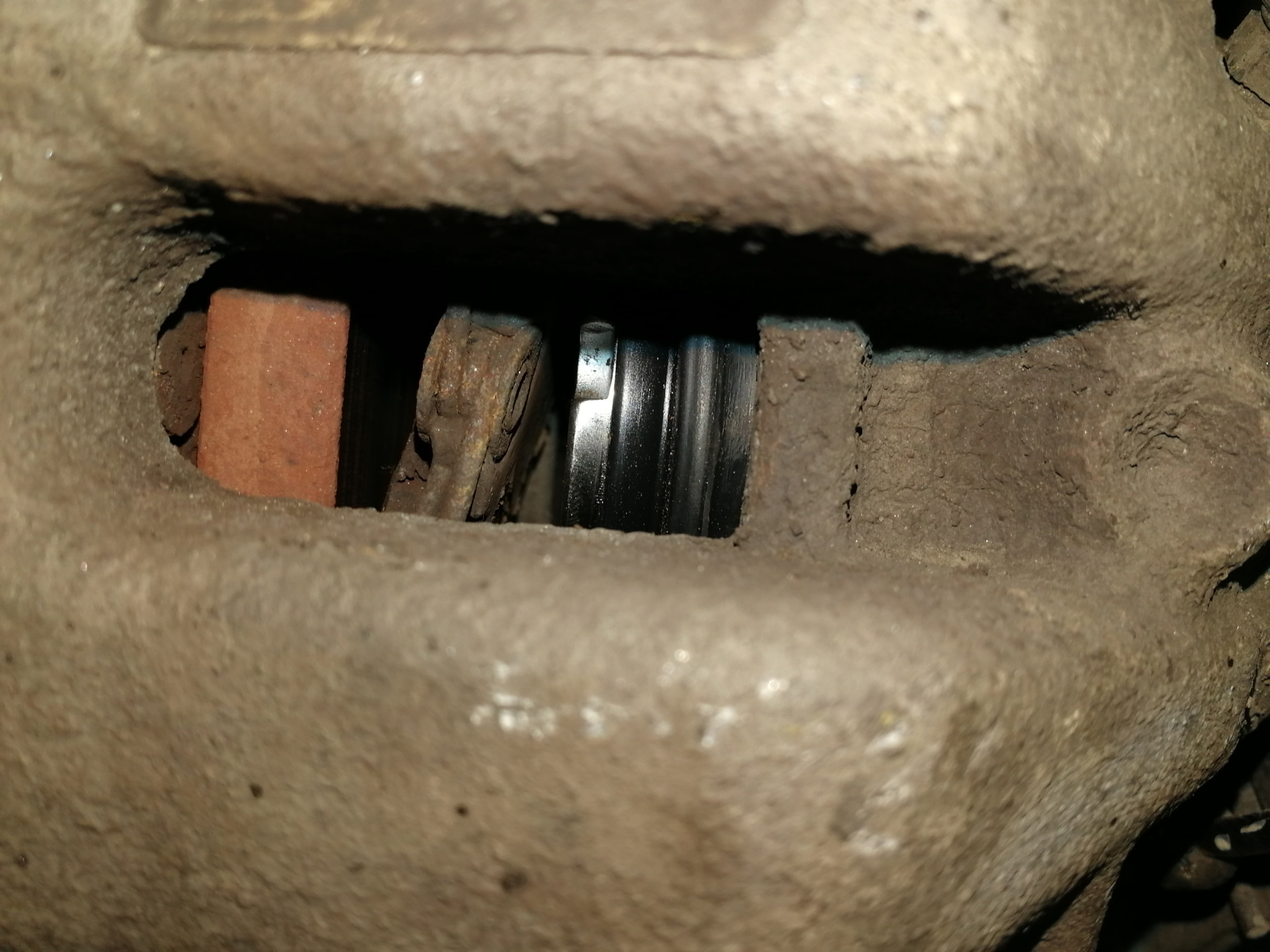 Клинит задний левый суппорт, нужна помощь. РЕШЕНО — Citroen C5 (2G), 1 ...