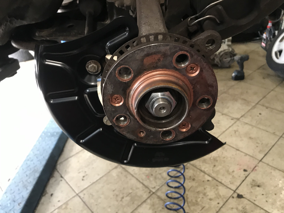 Пыльники тормозных дисков — Volkswagen Golf Mk3, 1,8 л, 1993 года ...