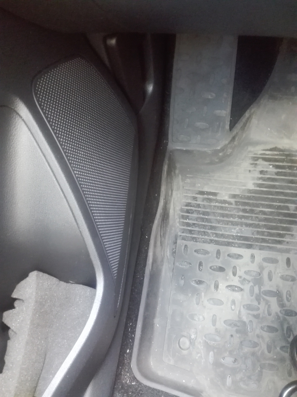 Пропускает воду после установки динамиков Шкода Рапид. — Skoda Rapid ...