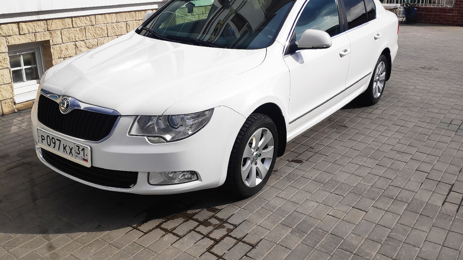 Шкода суперб 2011г. Шкода Суперб 2011. Skoda Superb 2011 лобовое стекло. Шкода Суперб 2011 года фото.