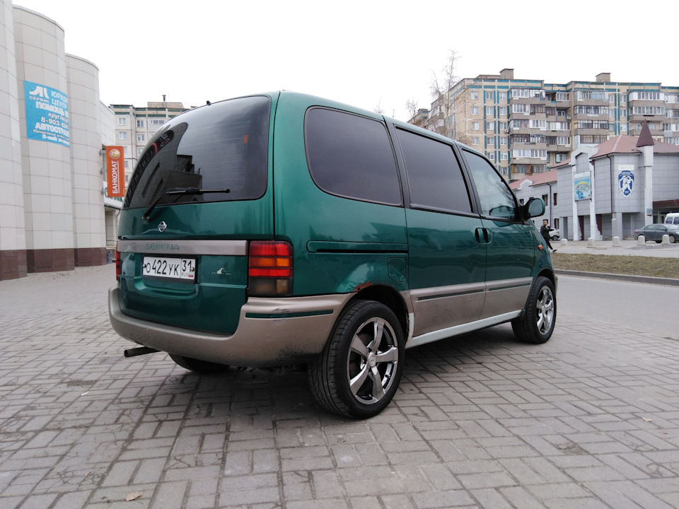 Nissan Serena c23 салон