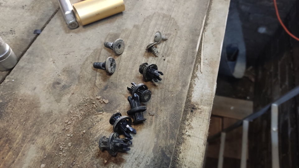 3.Замена датчика парктроника в переднем бампере. — Honda CR-V (5G), 2,4 ...