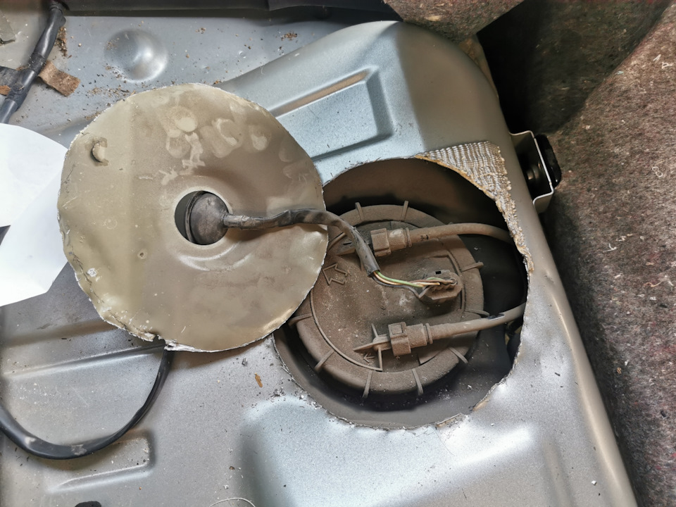 Фильтр в бензонасосе — Ford Fiesta (Mk V), 1,6 л, 2008 года | своими ...
