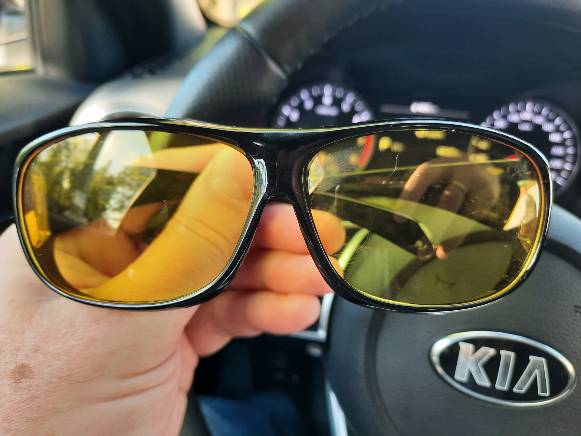 Антибликовые очки для водителей ray ban. Антибликовые очки для водителей реклама. Очки антиблик Криш. Круглые антибликовые очки имиджевые.