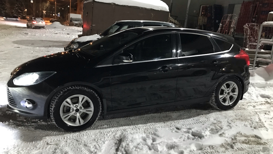 Клипсы на брызговики — Ford Focus Hatchback III, 2 л, 2012 года ...