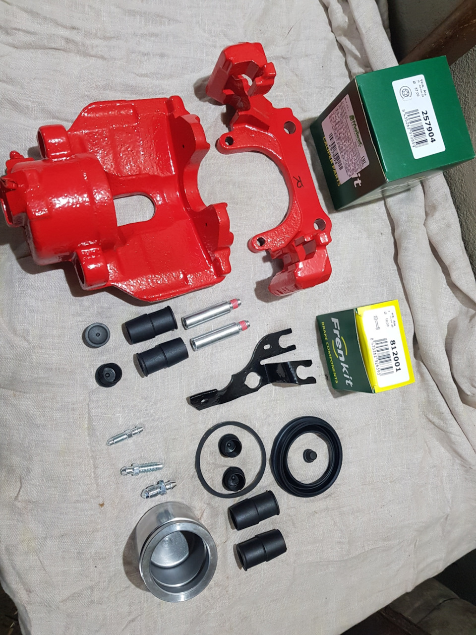 Приступаем к сборке — Volkswagen Passat Variant (B3). Запчасти на фото: 257904, 812001