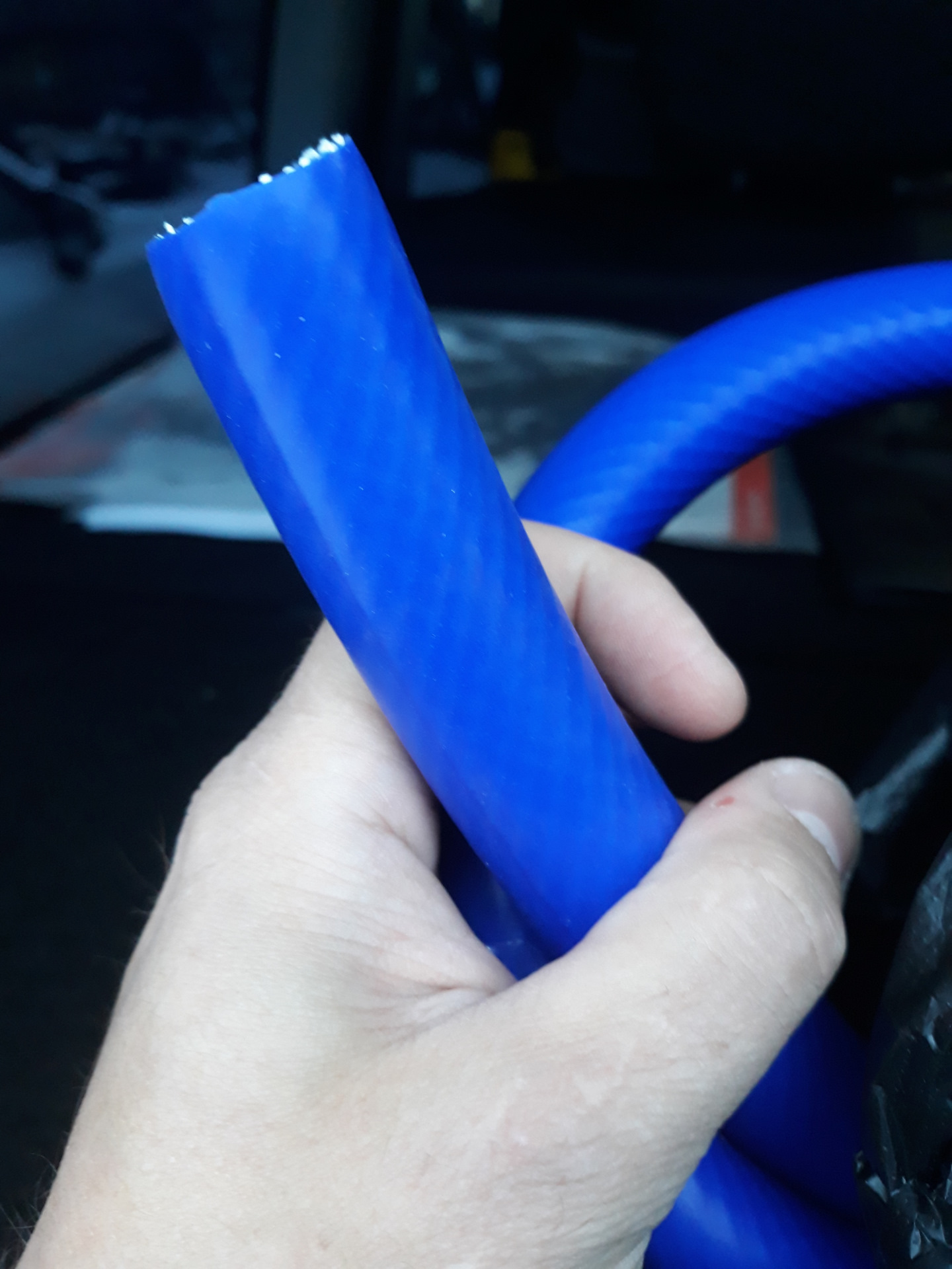 Шланг расширительного бачка 2121. Какой шланг на расширительный бачок. Маз как одеть трубку на фильтр на раме очистки. Бачок тормозной жидкости ланос. Какой шланг на расширительный бачок.