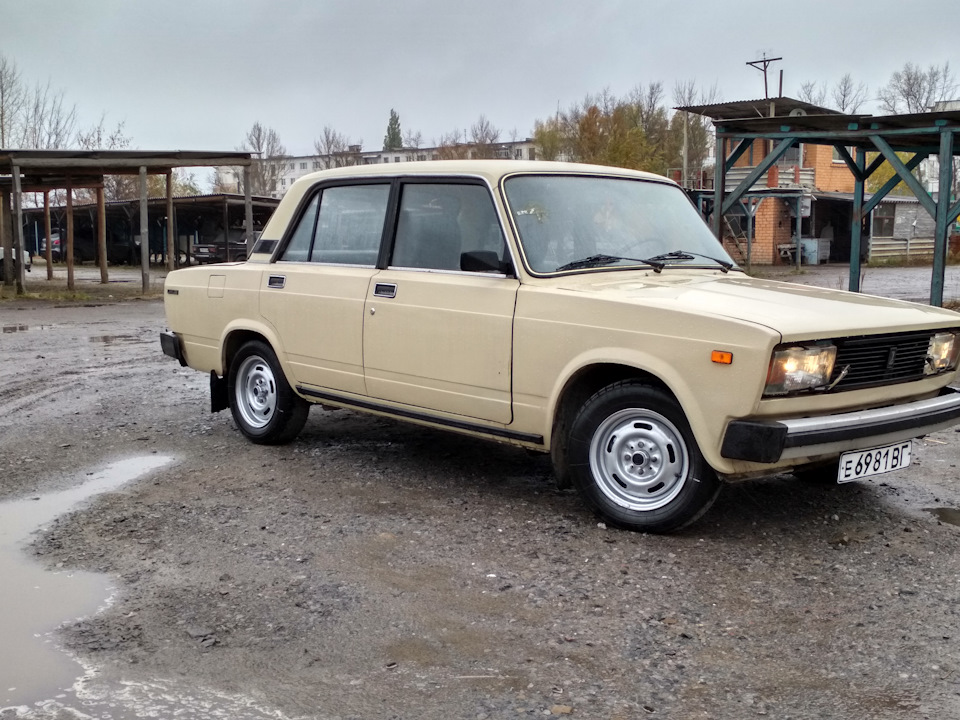 Lada 2105 Super Red 16V