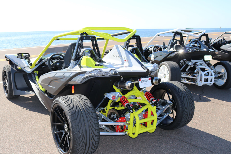 Slingshot машина 3 колеса