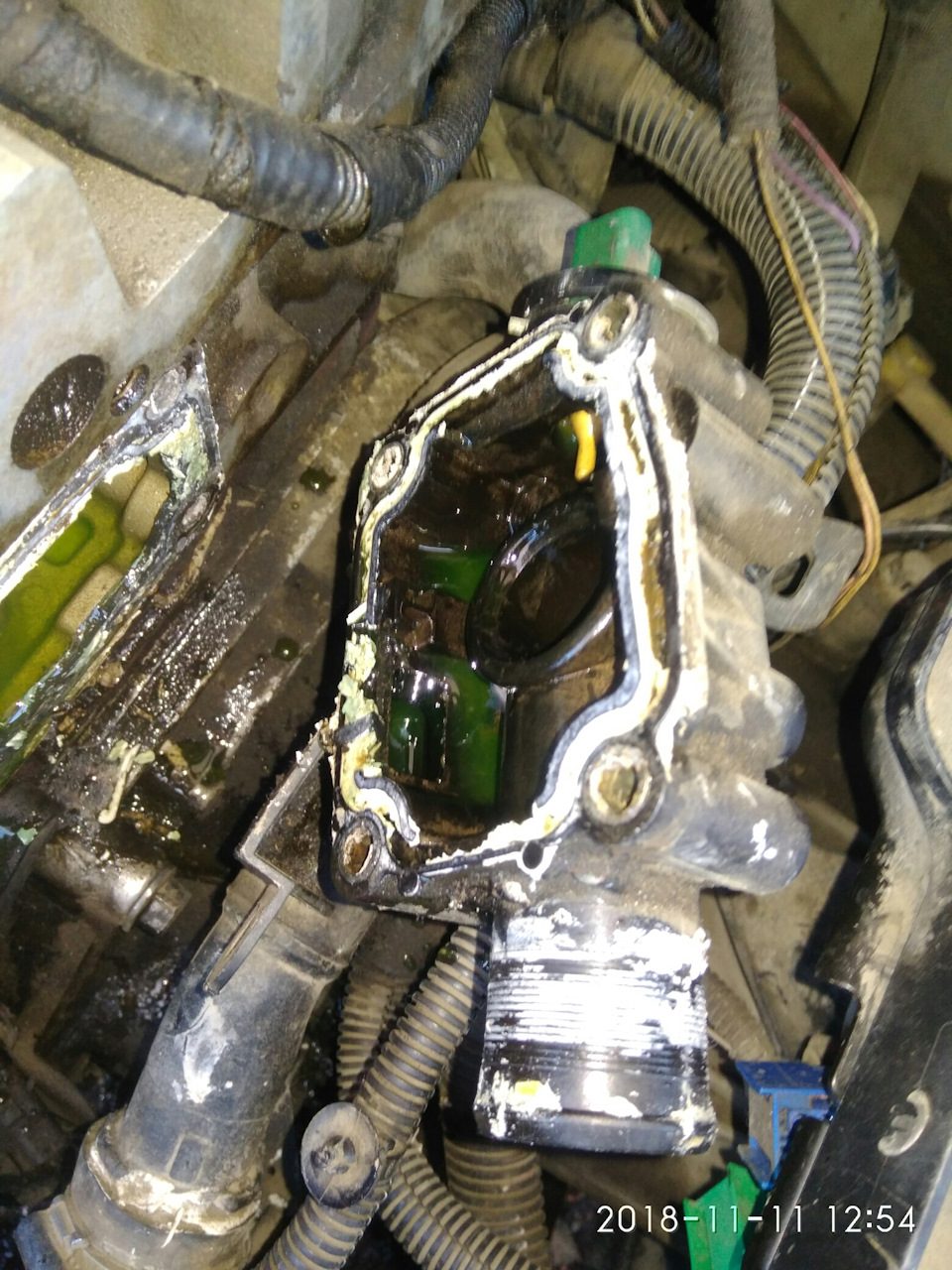 Замок капота не закрывается — Mazda 323 IV, 1,3 л, 1990 года | своими ...